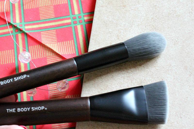 The Body Shop Makeup brushes contouring and highlight