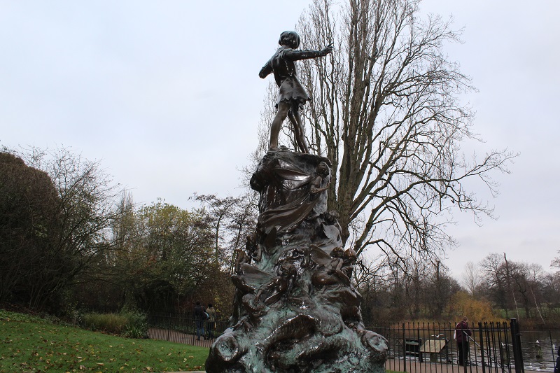 Peter Pan statue, London